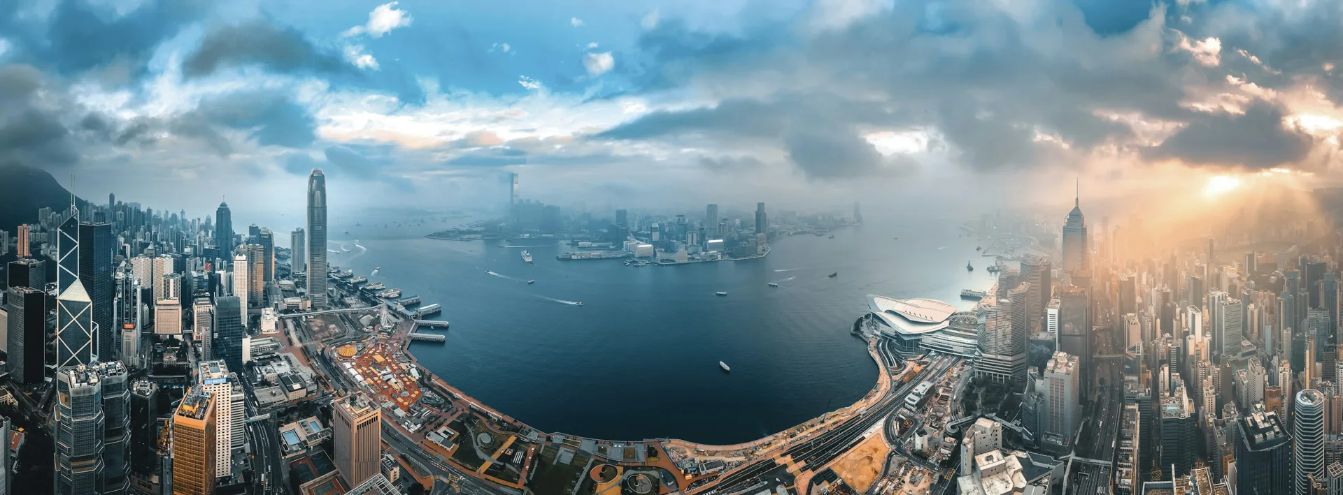 香港維多利亞港及兩岸城市天際線